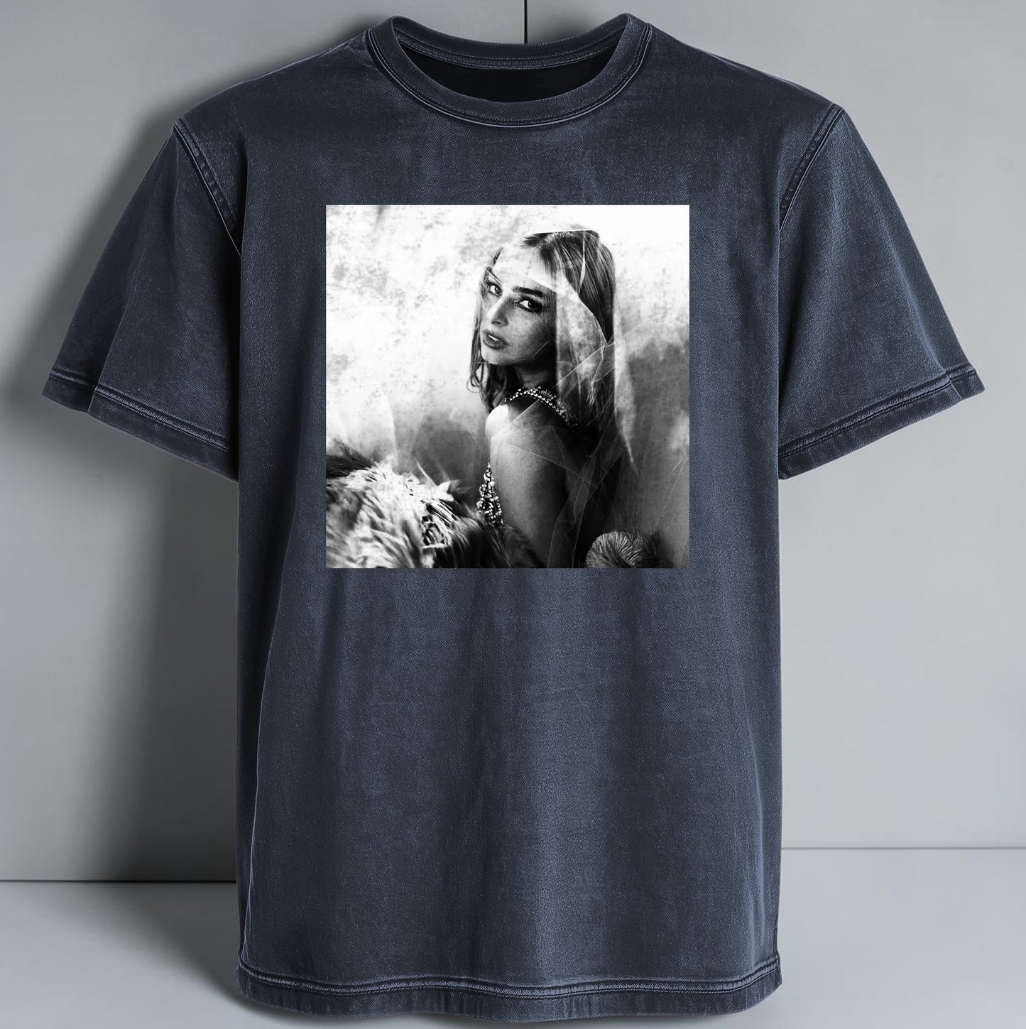 Polera Acid Wash Addison Cover, vista trasera - Oh My Merch Chile