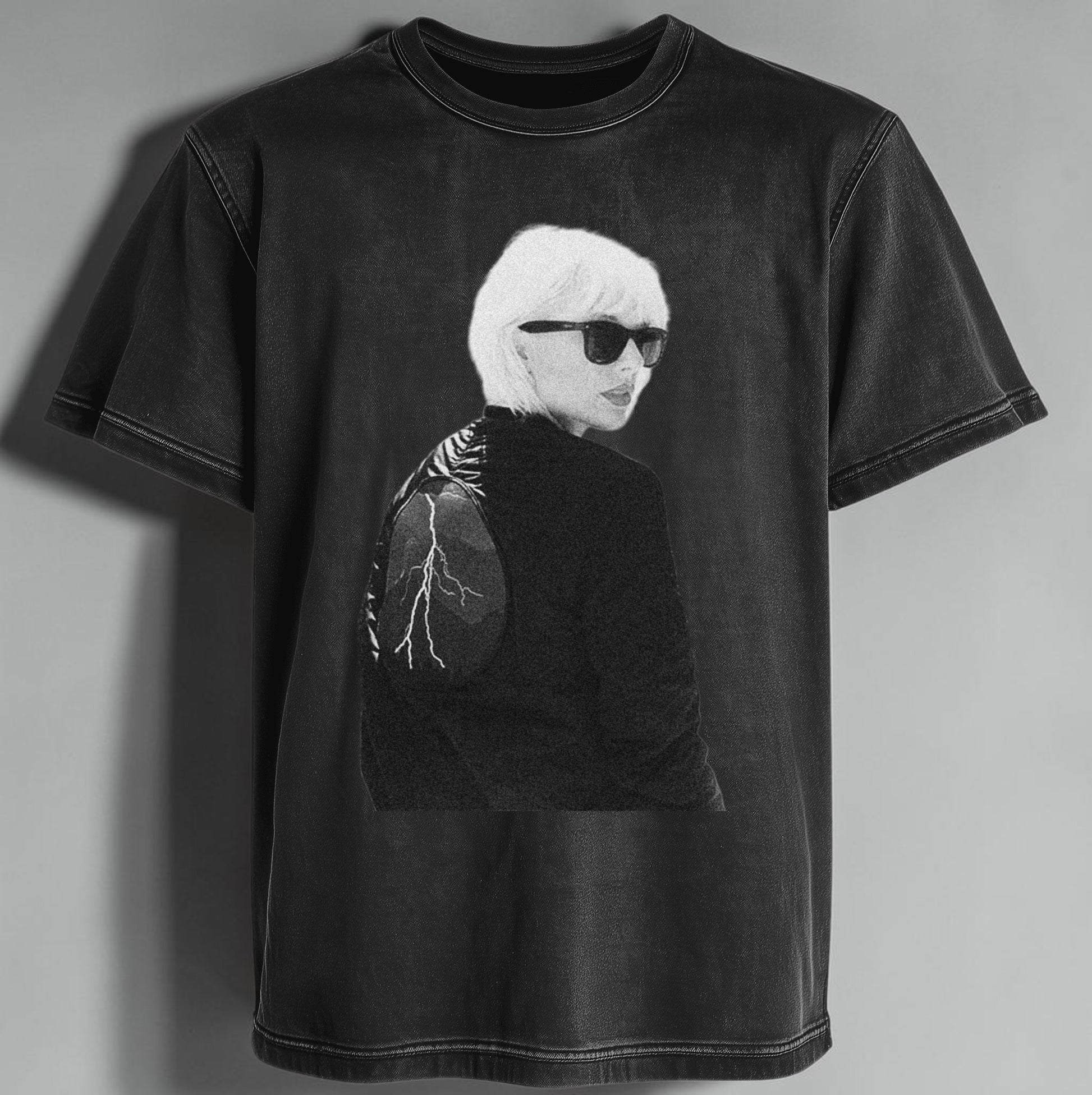 Polera Acid Wash Bleachella - Taylor Swift, vista frontal - Oh My Merch Chile