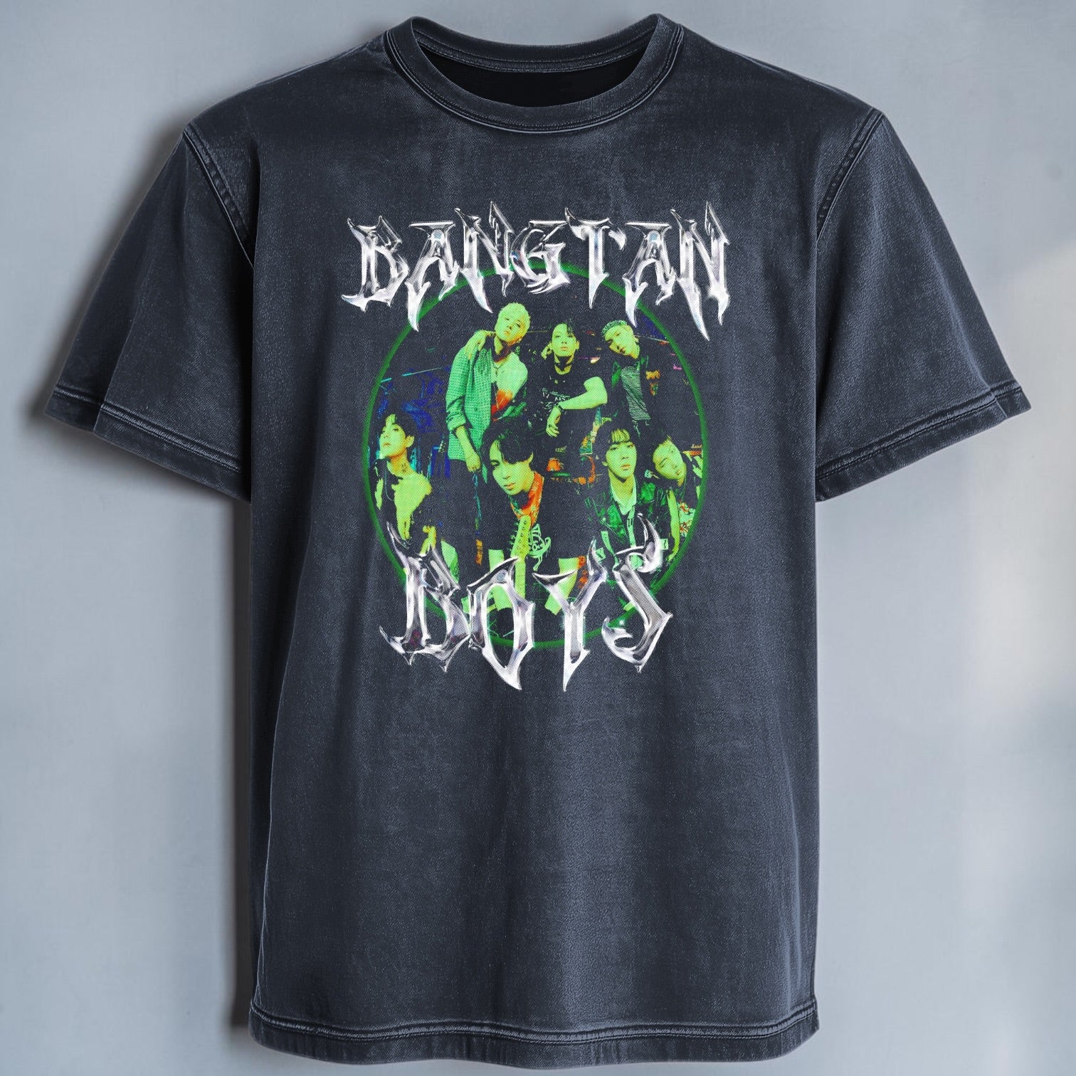Polera Acid Wash BTS Bangtan Boys BTS, detalle del estampado - Oh My Merch Chile