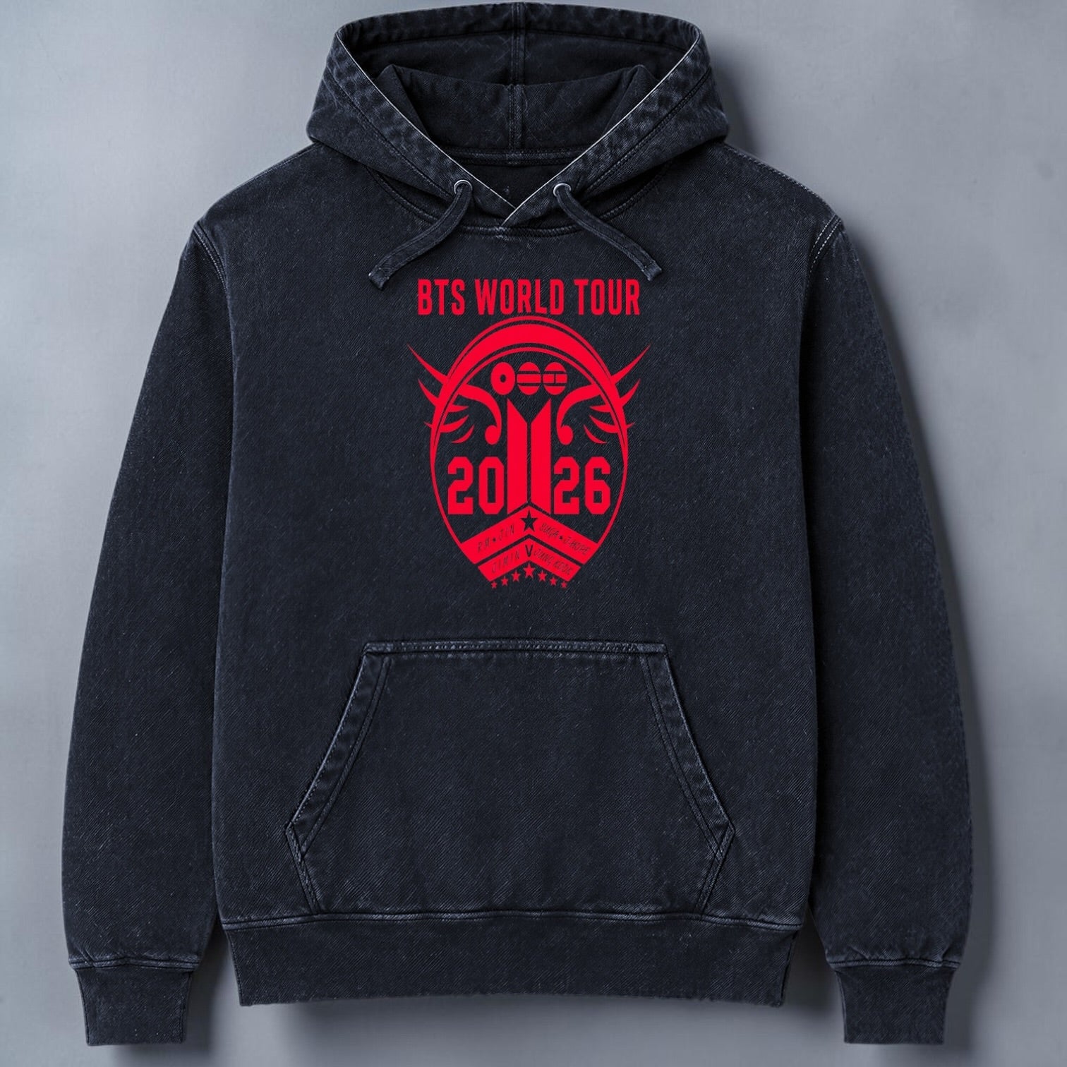Polerón Canguro Acid Wash Escudo BTS Arirang World Tour, vista lateral - Oh My Merch Chile