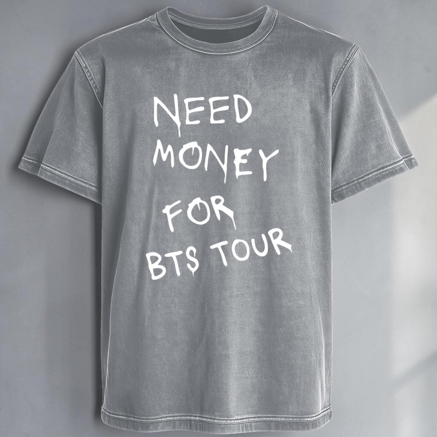 Polera Acid Wash Need Money For BTS Tour, vista trasera - Oh My Merch Chile