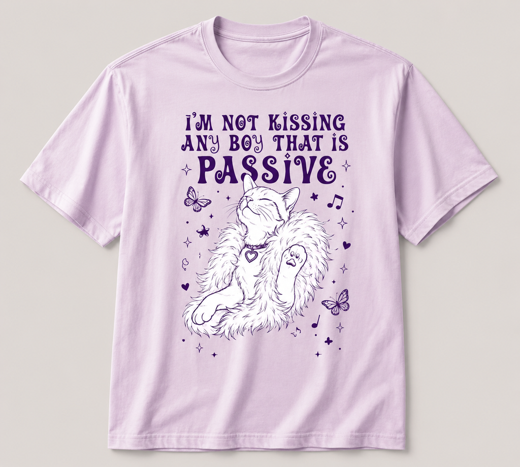 Polera rosa pastel "I'm Not Kissing Any Boy That Is Passive" - Olivia Rodrigo Cat Edition