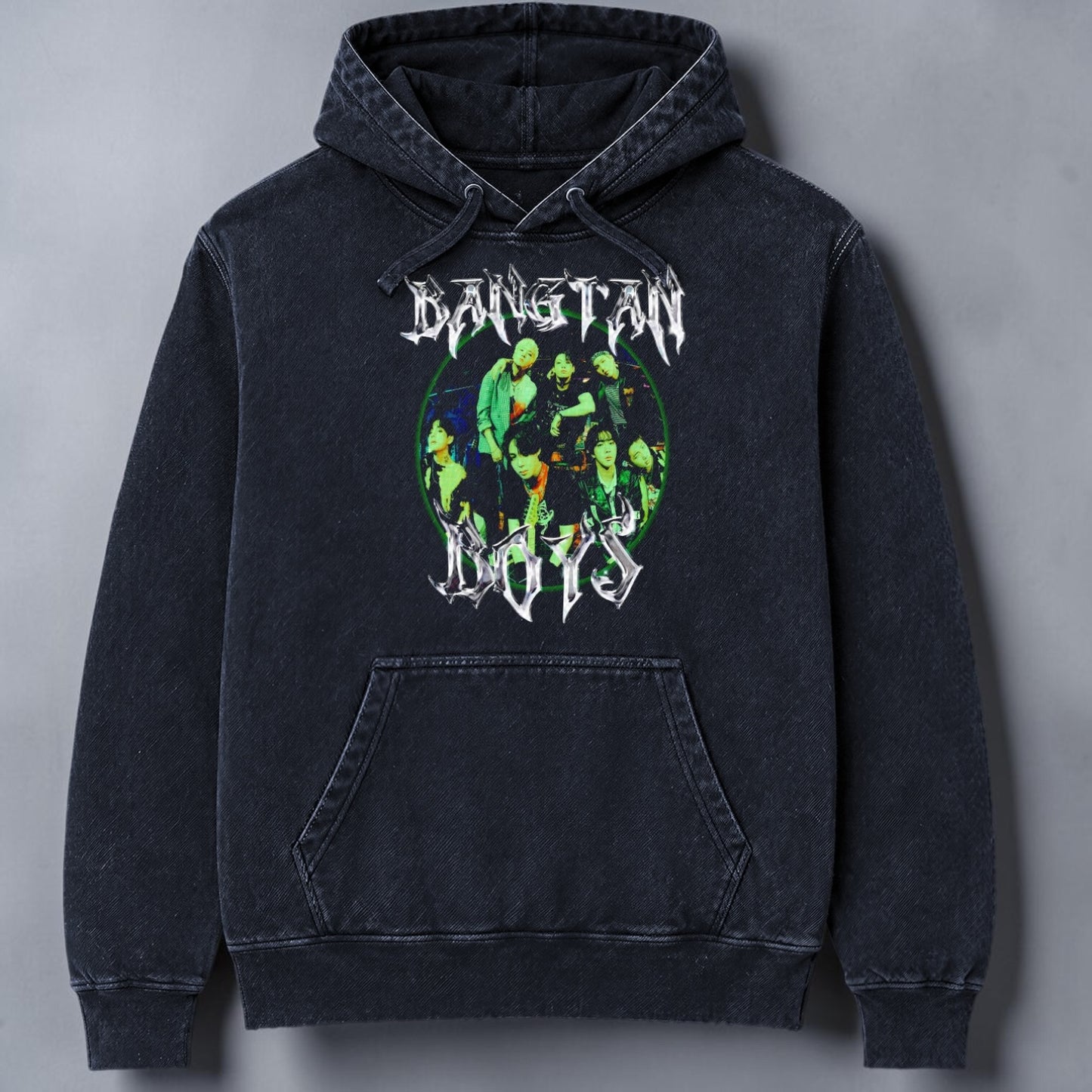 Polerón Canguro Acid Wash BTS Bangtan Boys, detalle del estampado - Oh My Merch Chile