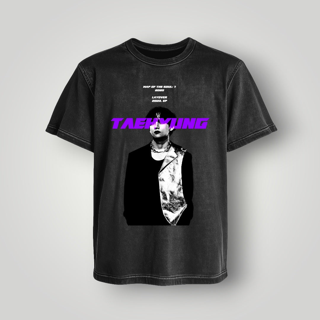 Polera Acid Wash Taehyung (BTS) - Oh My Merch Chile, merch de banda y streetwear musical