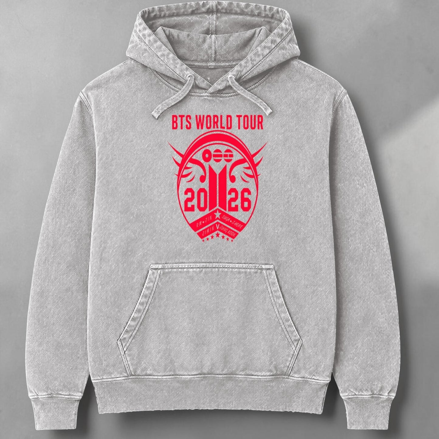 Polerón Canguro Acid Wash Escudo BTS Arirang World Tour, detalle del estampado - Oh My Merch Chile